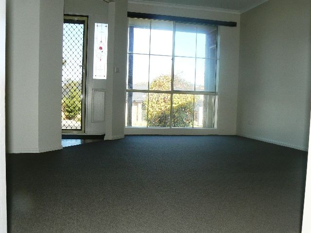 2 Meaby Drive, PAKENHAM, VIC 3810
