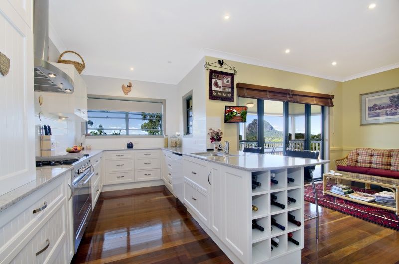 8 Knowles Place, GLASS HOUSE MOUNTAINS, QLD 4518