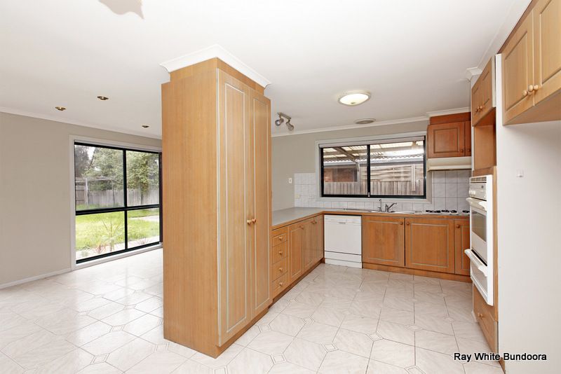 69 Hawkes Drive, MILL PARK, VIC 3082