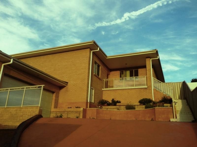 LAKE HEIGHTS, NSW 2502