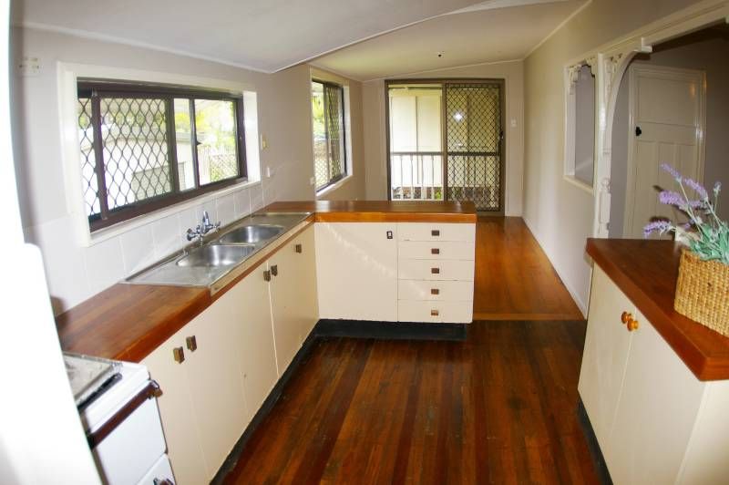12 Lawnhill Avenue, DECEPTION BAY, QLD 4508