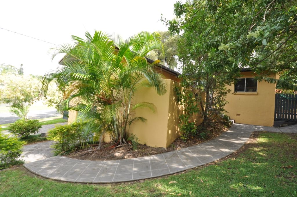 56 Kindra Avenue, SOUTHPORT, QLD 4215