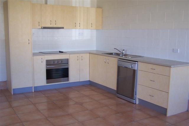 1/5 Larsen Street, WEST GLADSTONE, QLD 4680