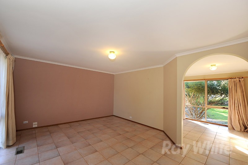 17 Lambourne Avenue, ROWVILLE, VIC 3178