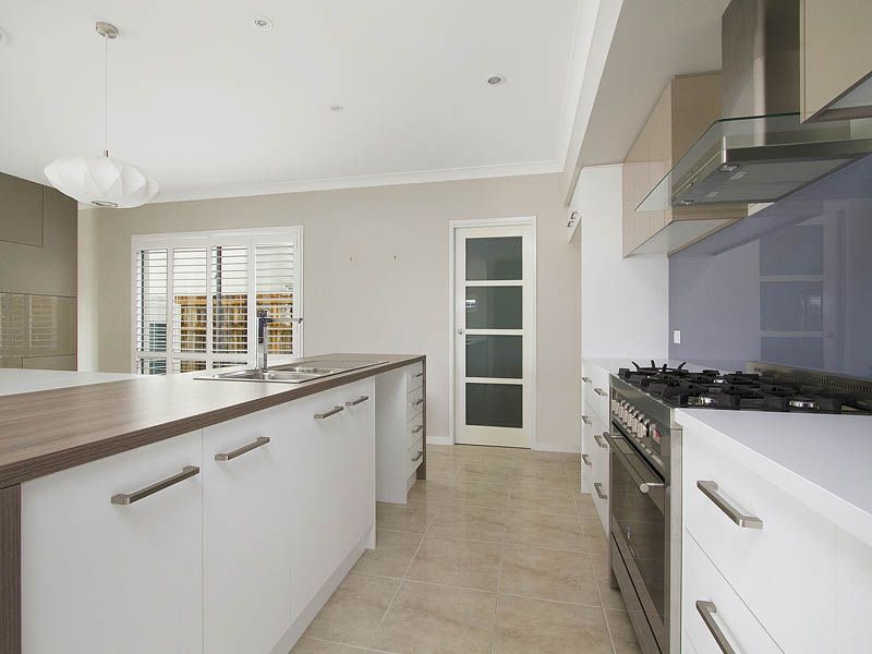 24 Francis Avenue, ROCHEDALE, QLD 4123