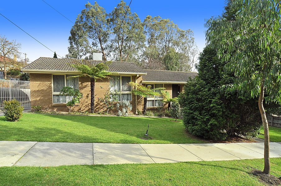 4 Dawe Road, MITCHAM VIC 3132