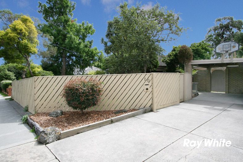 10 Adele Avenue, FERNTREE GULLY, VIC 3156