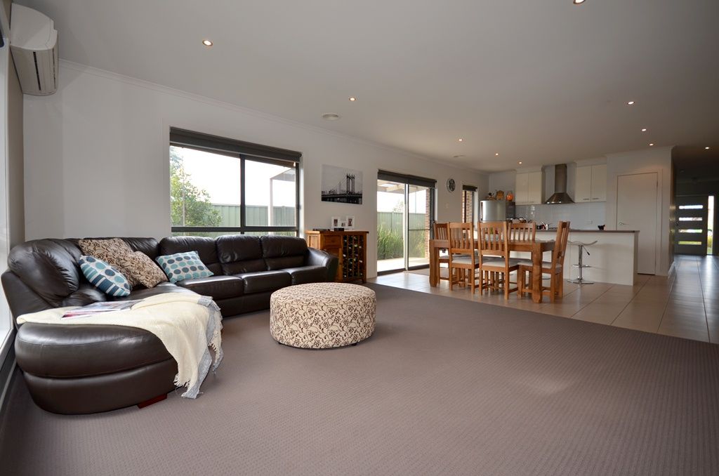 11 Calloway Close, MINERS REST, VIC 3352