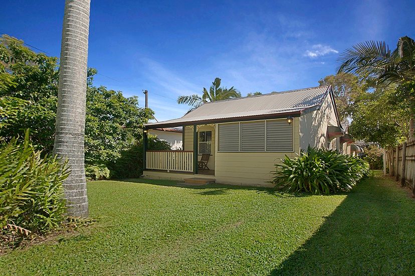 4 Leigh Street, WEST END QLD 4810