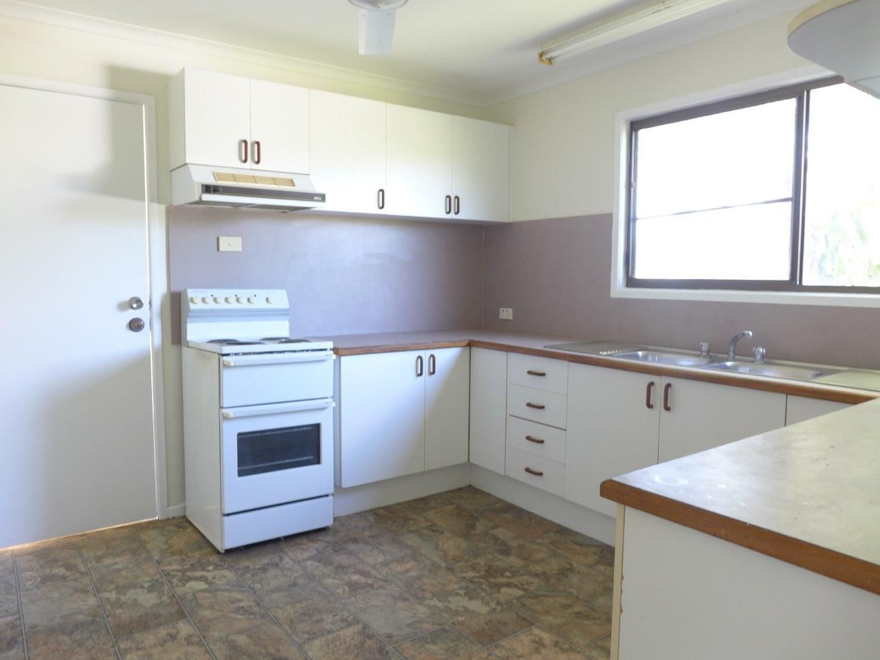 32 Debbie Street, TRINITY PARK, QLD 4879