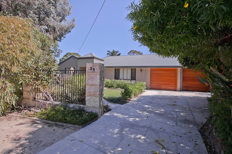 35 Coronilla Way, FORRESTFIELD, WA 6058