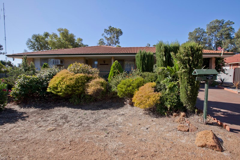 90 Grove Road, LESMURDIE, WA 6076