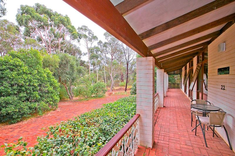 22 Headingly Road, KALAMUNDA, WA 6076