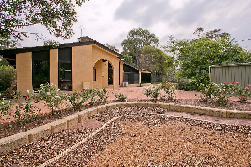 36 Robins Road, KALAMUNDA, WA 6076