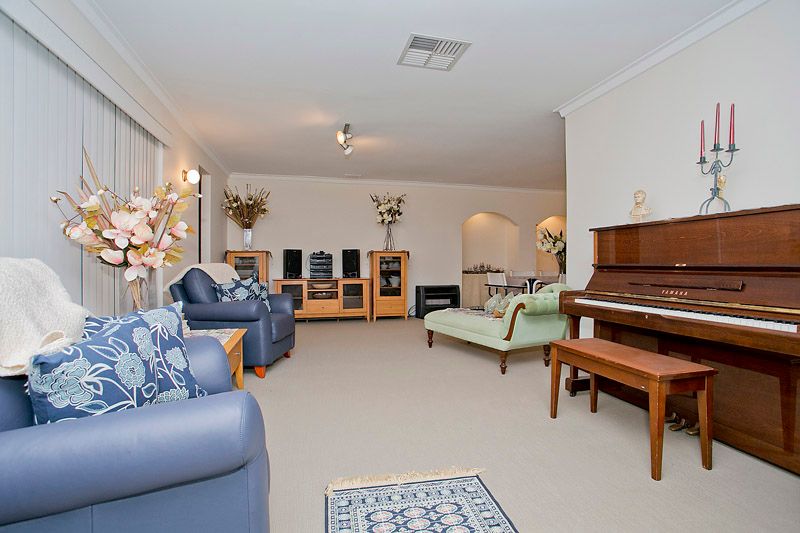13B Rosea Close, MAIDA VALE, WA 6057