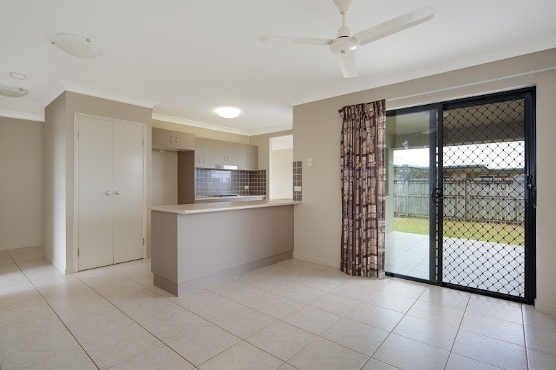 27 Colombia Street, WHITE ROCK, QLD 4868