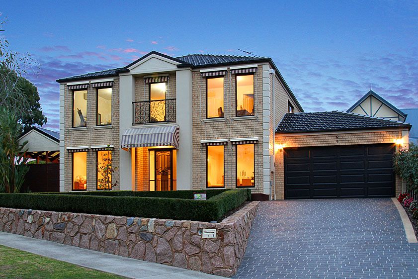 8 Delacombe Drive, MILL PARK VIC 3082