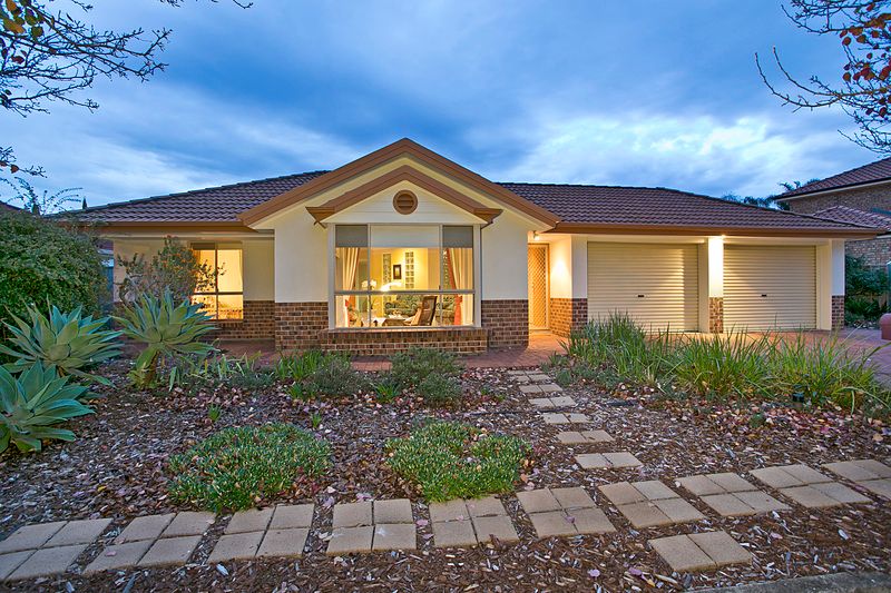 8 Saltram Parade, OAKDEN SA 5086