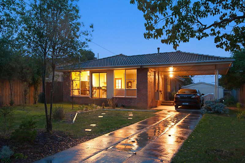 44 Fidge Crescent, BREAKWATER VIC 3219