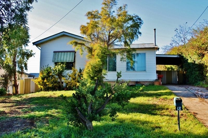 18 Templemore Street, YOUNG NSW 2594