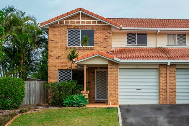 18 Swan Lake Crescent, CALAMVALE QLD 4116