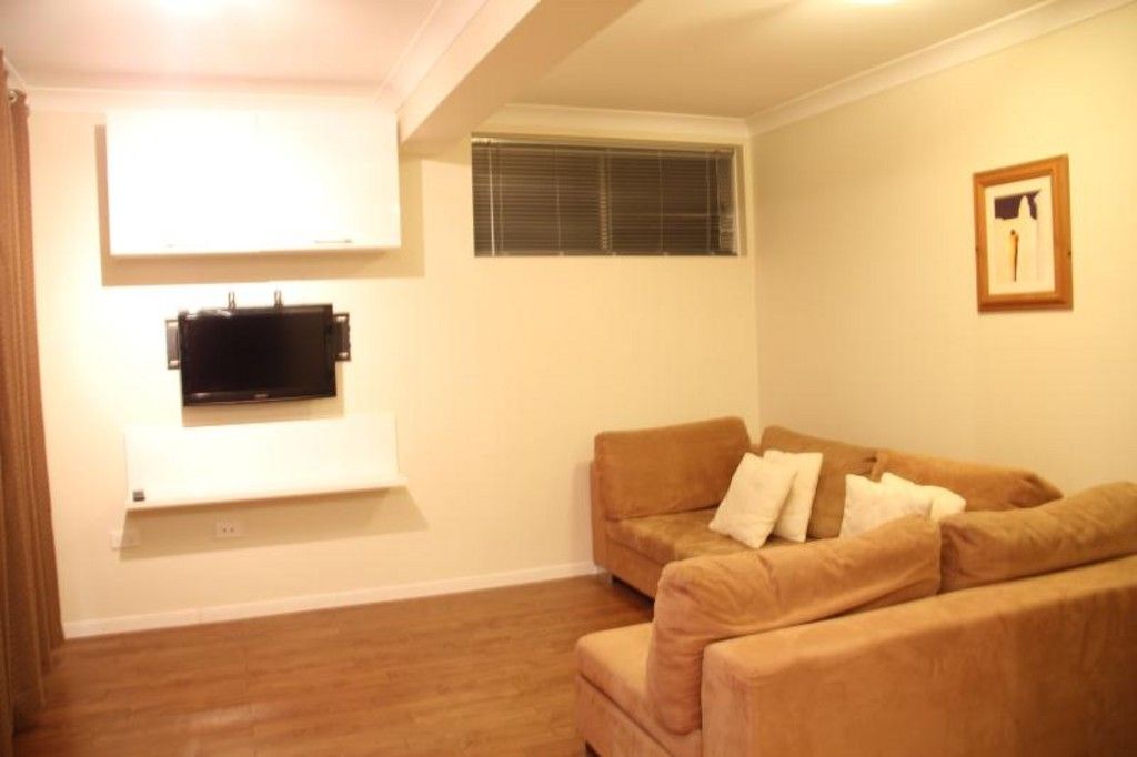 20B Castle Hill Street, HOLLAND PARK WEST, QLD 4121