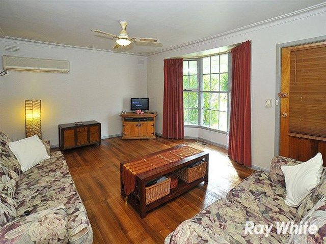 9 Lynn Drive, FERNTREE GULLY, VIC 3156