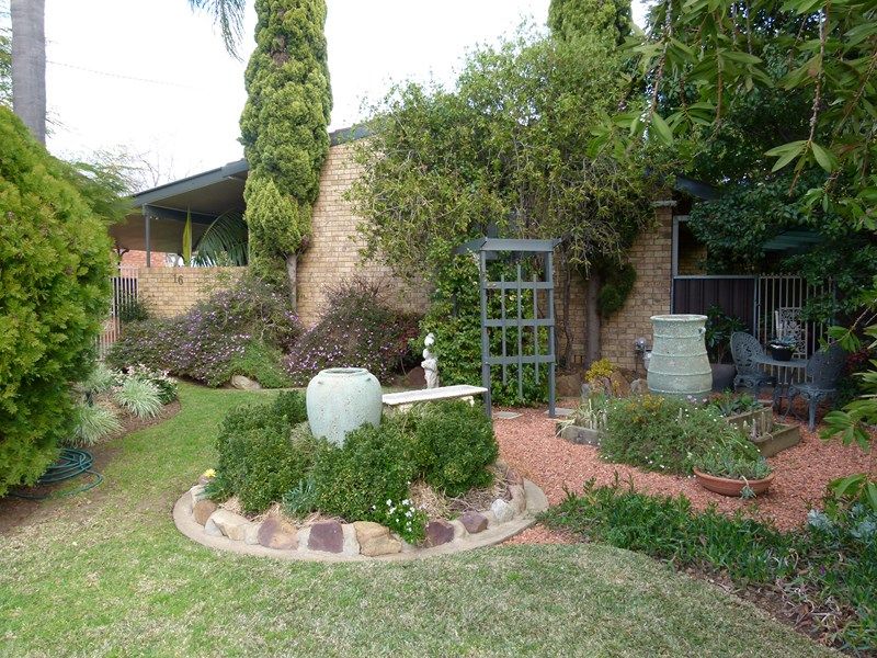 16 McDonnell Street, FORBES NSW 2871