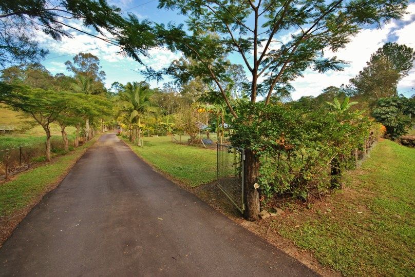 25 Whites Road, LANDSBOROUGH, QLD 4550