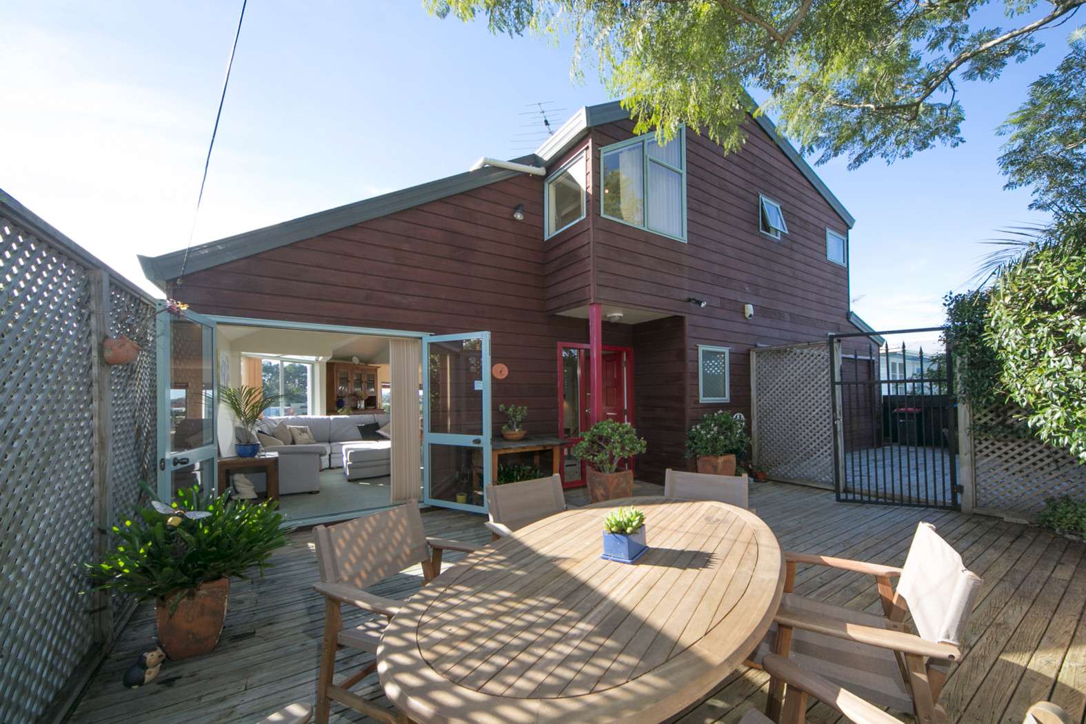 HILLSBOROUGH Auckland City 1042, Hillsborough, Auckland City Real