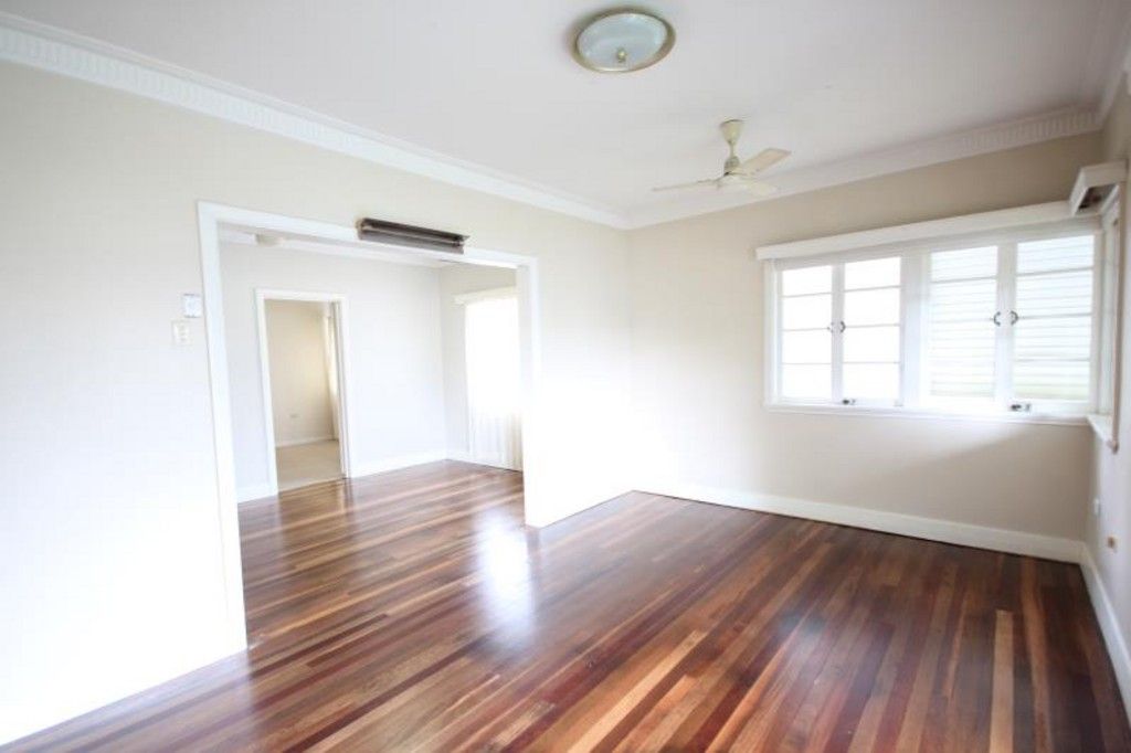 33 Gibson Crescent, HOLLAND PARK, QLD 4121