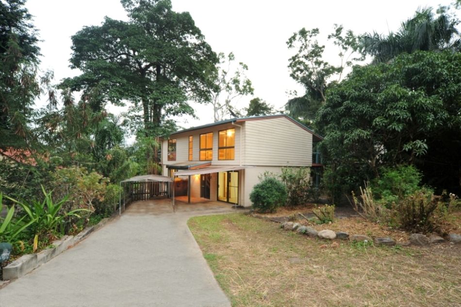8 Iluka Street, CANNONVALE QLD 4802