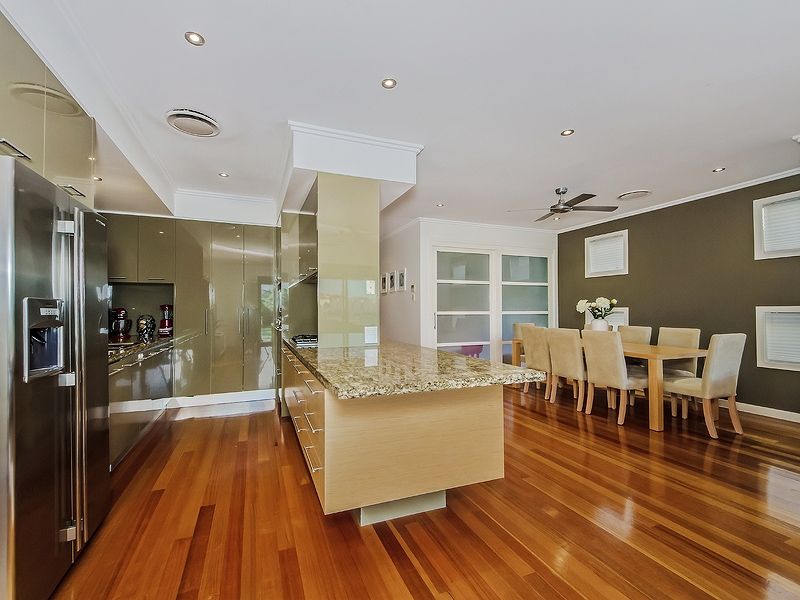 6093 Lugano Drive, HOPE ISLAND, QLD 4212