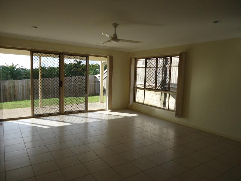 8 Vanessa Close, RICHLANDS, QLD 4077