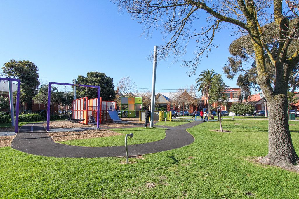 21 Alexander Avenue, OAKLEIGH EAST, VIC 3166