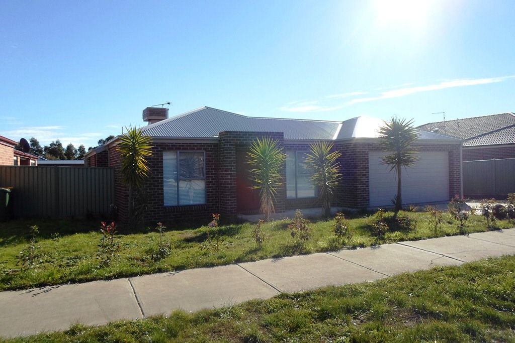 12 Lowry Crescent, MINERS REST, VIC 3352