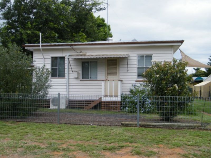 8 Castle Street, CHINCHILLA QLD 4413