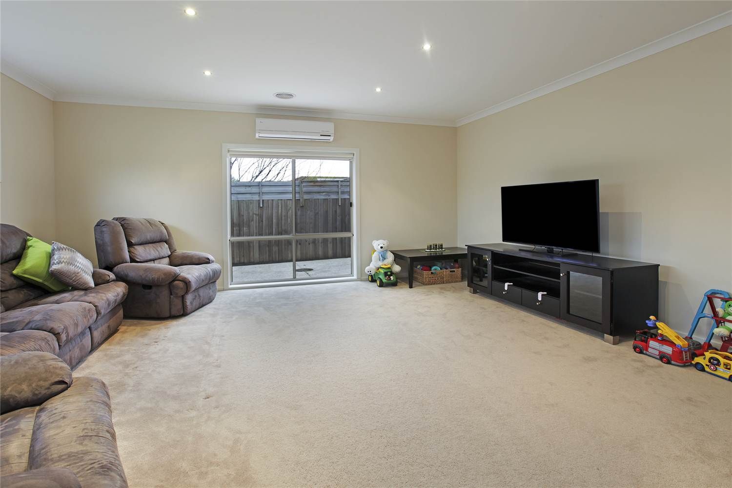 19 Canterbury Road East, LARA, VIC 3212