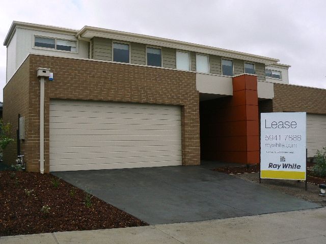 18 Adriatic Drive, PAKENHAM, VIC 3810