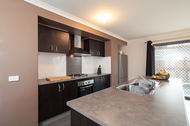 24 Saltbush Crescent, BROOKFIELD, VIC 3338