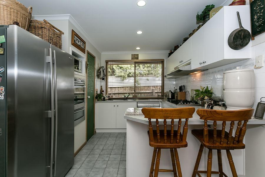 8 Becker Close, MELTON WEST, VIC 3337