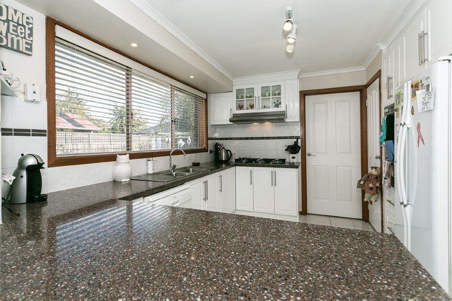 11 Pascoe Court, MELTON WEST, VIC 3337