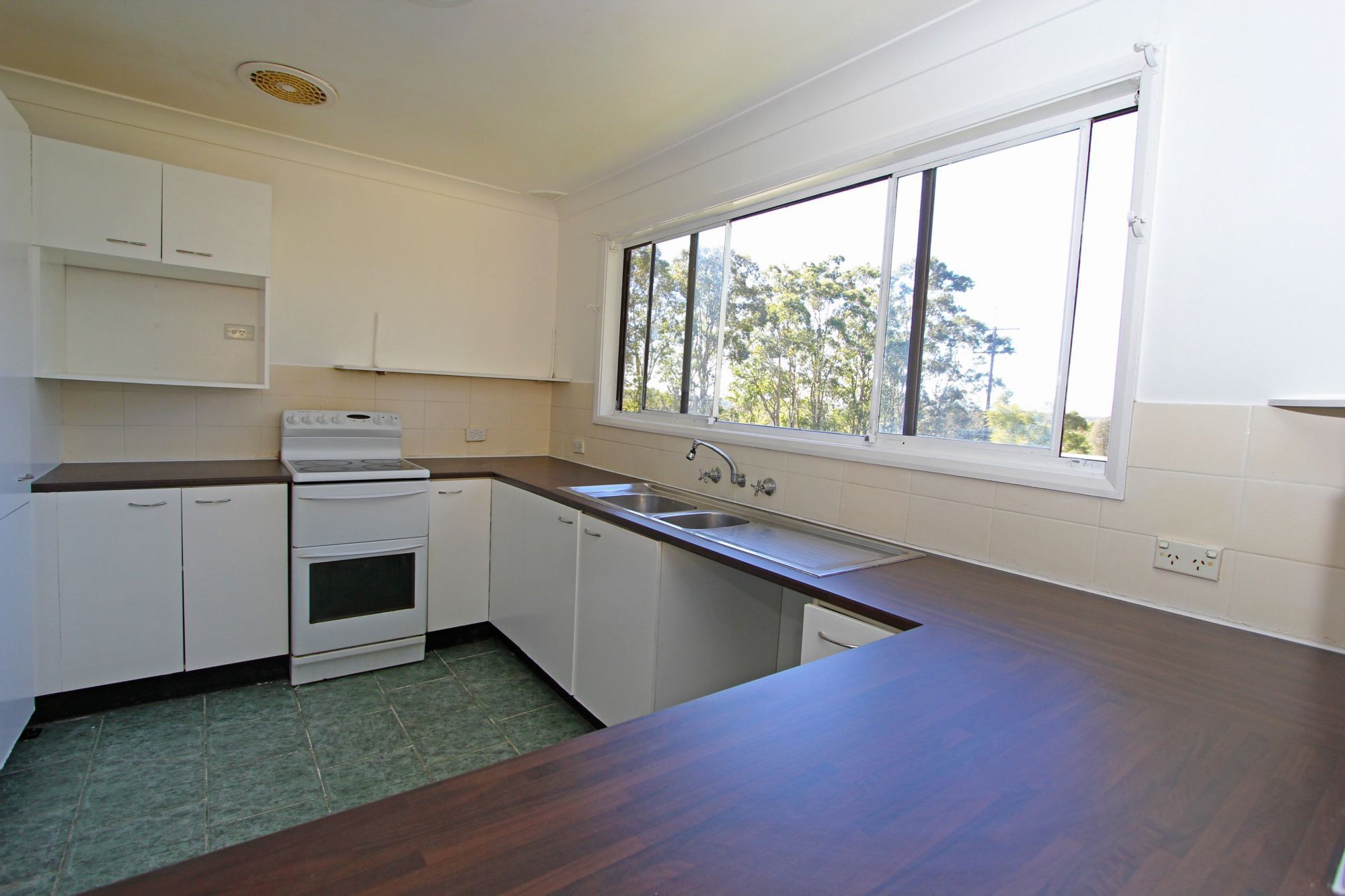 15 West Street, WATANOBBI, NSW 2259