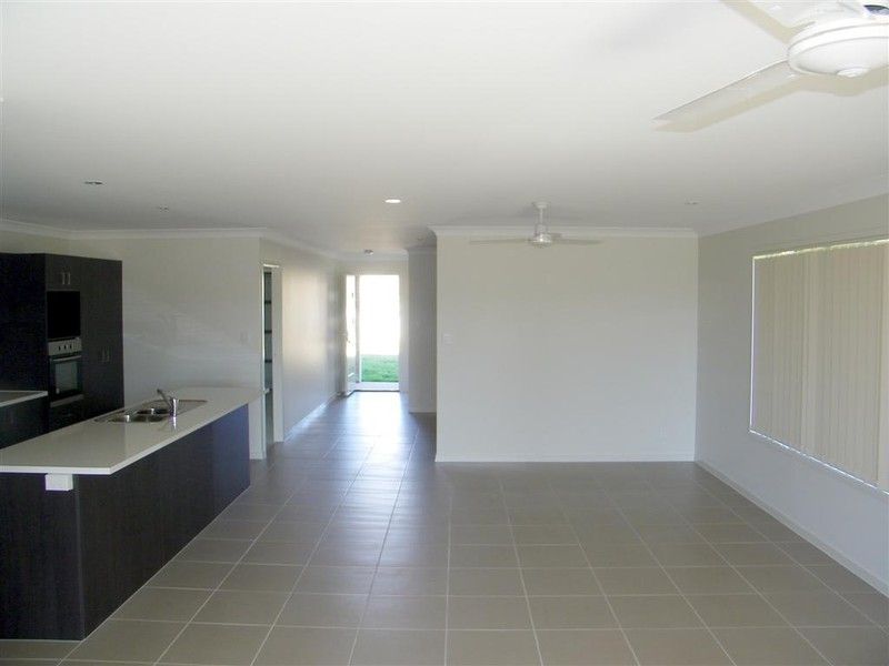 25 Liriope Drive, KIRKWOOD, QLD 4680