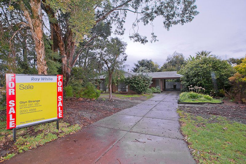 12 Alexander Close, LESMURDIE, WA 6076