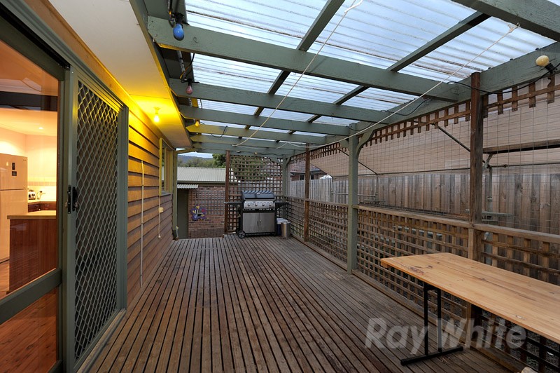 2/5 Simpson Road, FERNTREE GULLY, VIC 3156