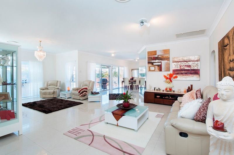 53 Monterey Keys Drive, HELENSVALE, QLD 4212
