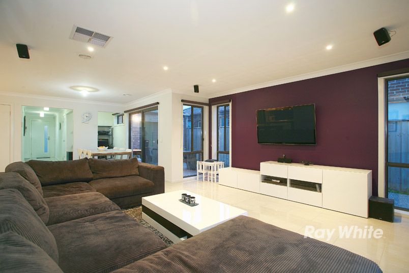 33 Banfield Place, LYNDHURST, VIC 3975