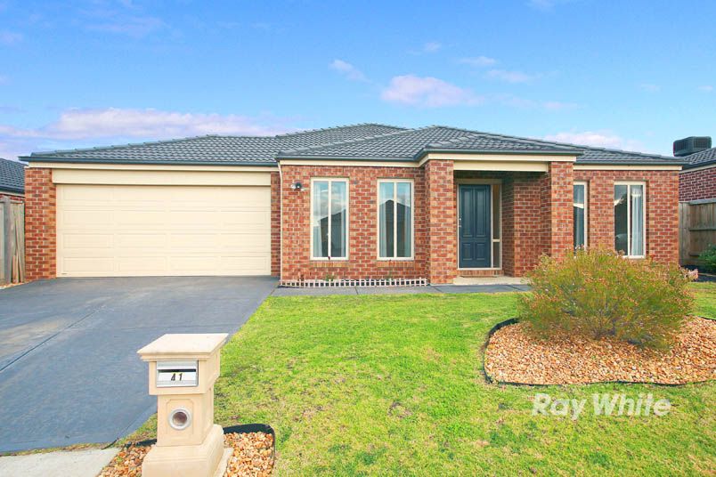 41 Thunderbolt Drive, CRANBOURNE EAST VIC 3977