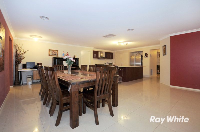 10 Yellowbox Crescent, LYNDHURST, VIC 3975